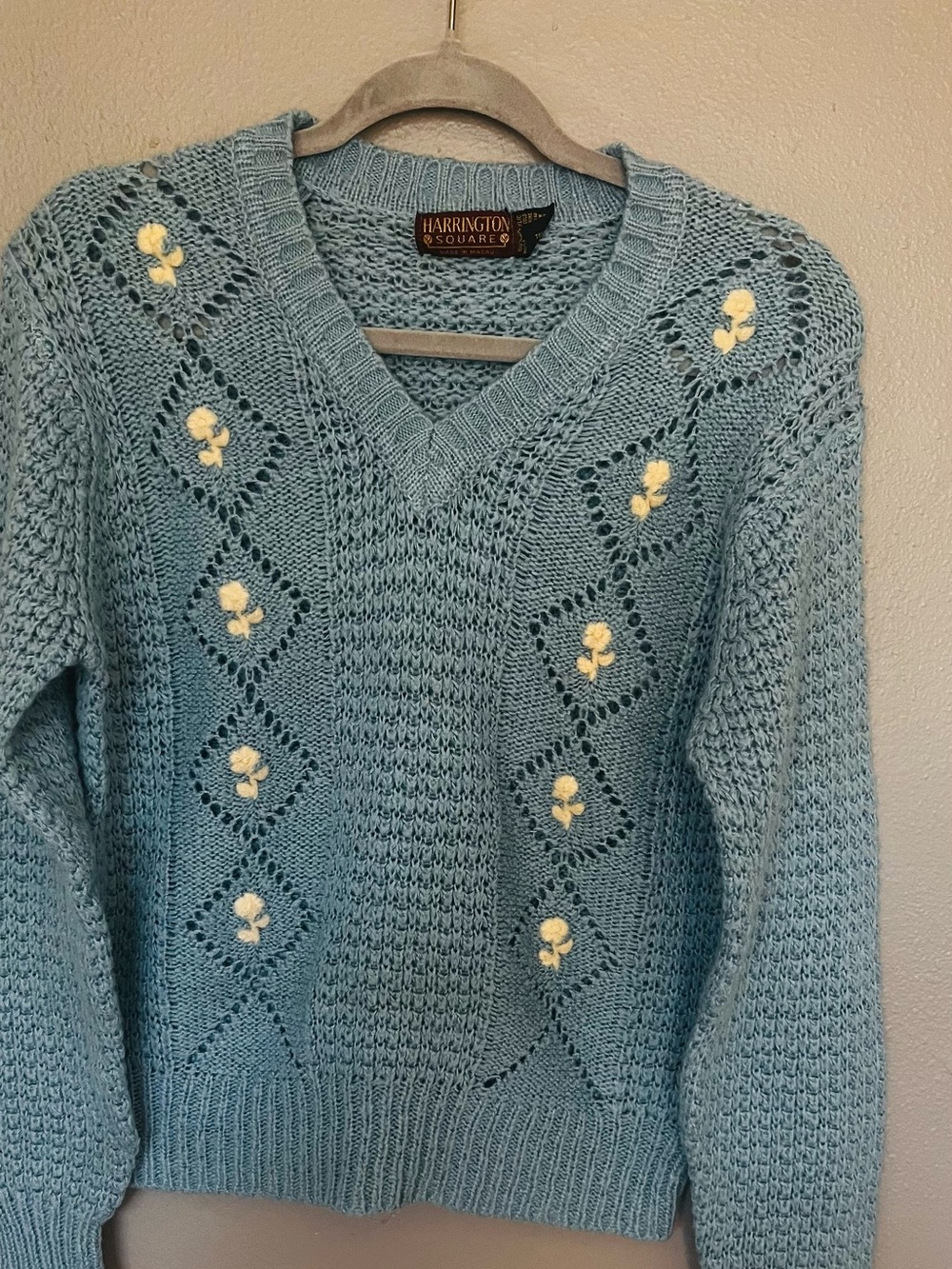 90s Vintage Grannycore Whool Light Blue V-Neck Knit Sweater with Cream Floral L